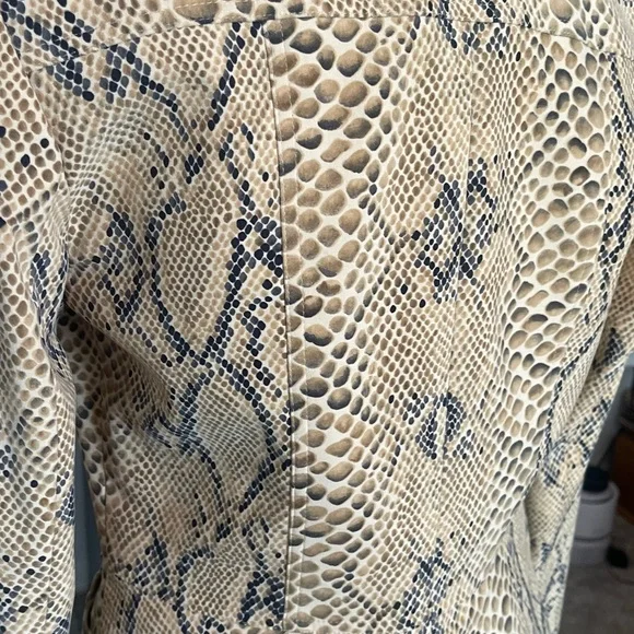 Alberto Makali - Snake-Print Tailored Blazer  and Skirt Set in Size 8 - Picture 7 of 16